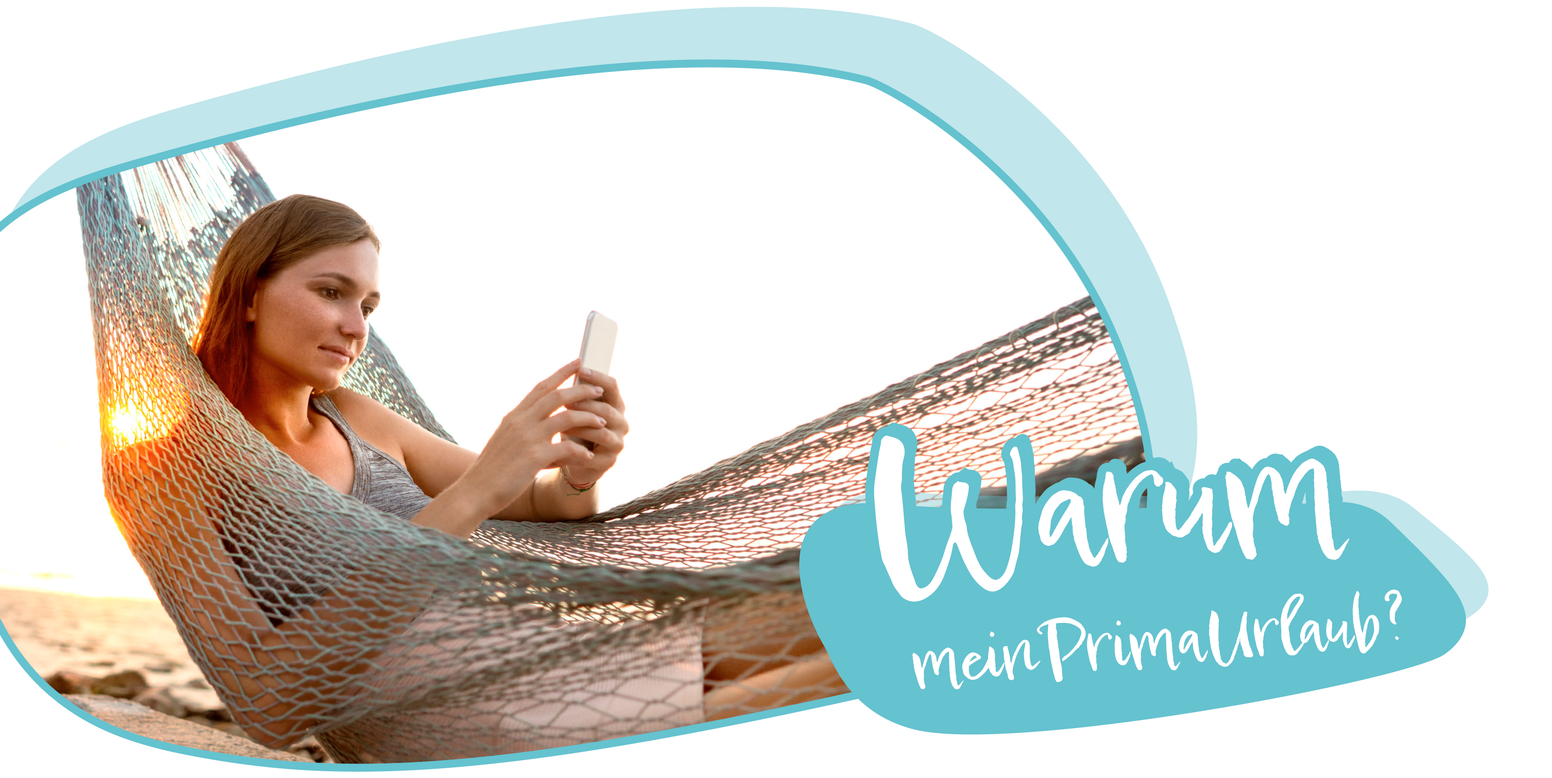 Frau in einer Hängematte am Strand